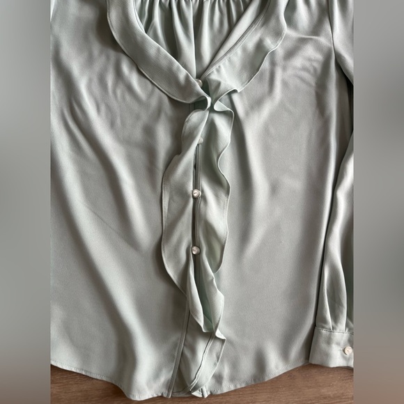 Elegant Ann Taylor Pale Green Ruffle Blouse Long Sleeve SZ XS - Picture 2 of 9